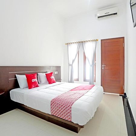 Oyo 90859 Cahaya Guest House Pesanggaran Kültér fotó