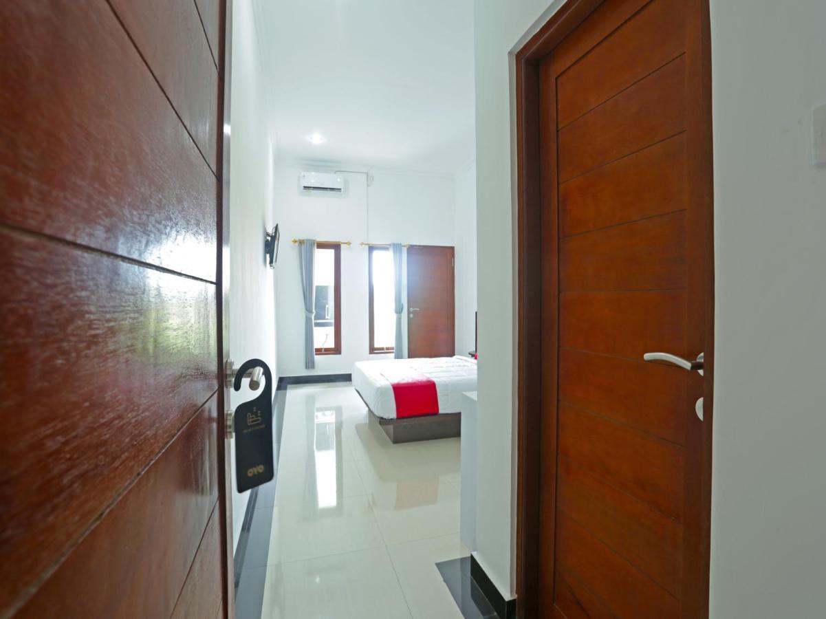 Oyo 90859 Cahaya Guest House Pesanggaran Kültér fotó