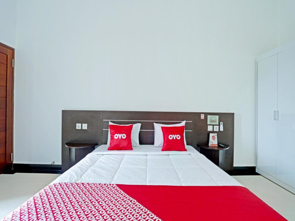 Oyo 90859 Cahaya Guest House Pesanggaran Kültér fotó