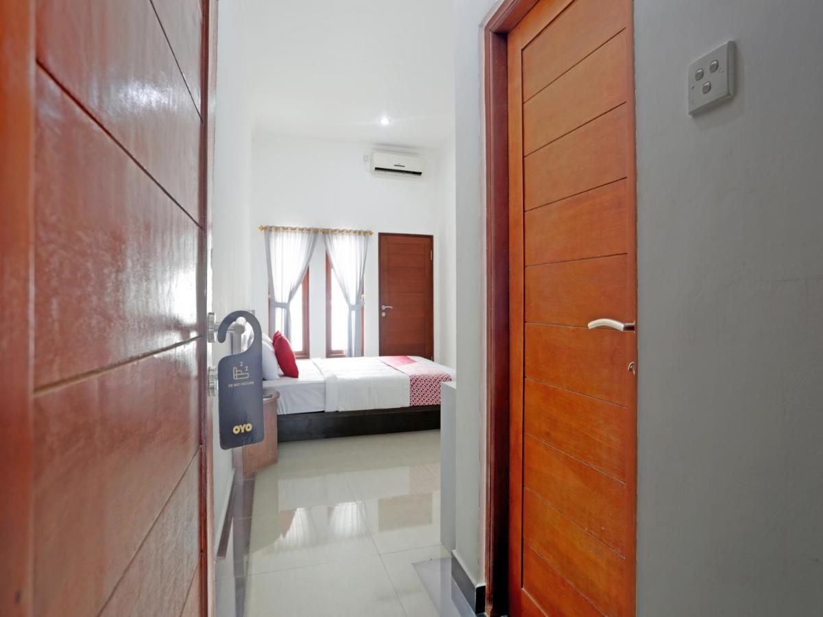 Oyo 90859 Cahaya Guest House Pesanggaran Kültér fotó