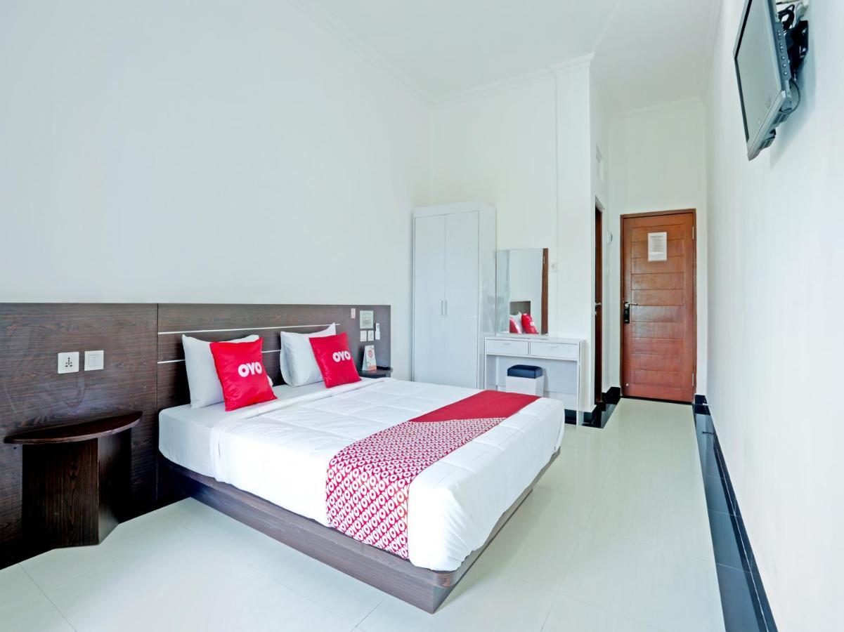 Oyo 90859 Cahaya Guest House Pesanggaran Kültér fotó