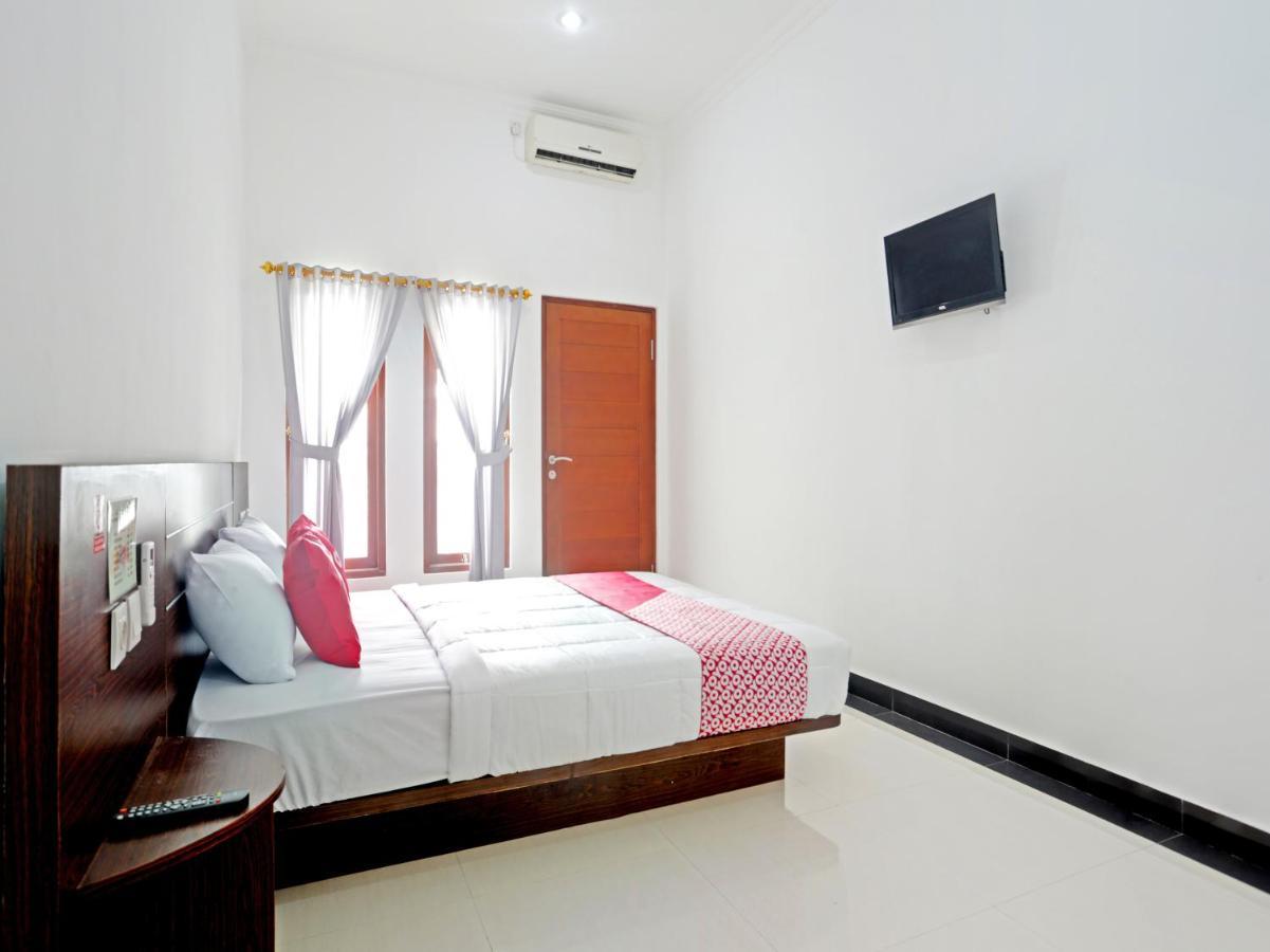 Oyo 90859 Cahaya Guest House Pesanggaran Kültér fotó