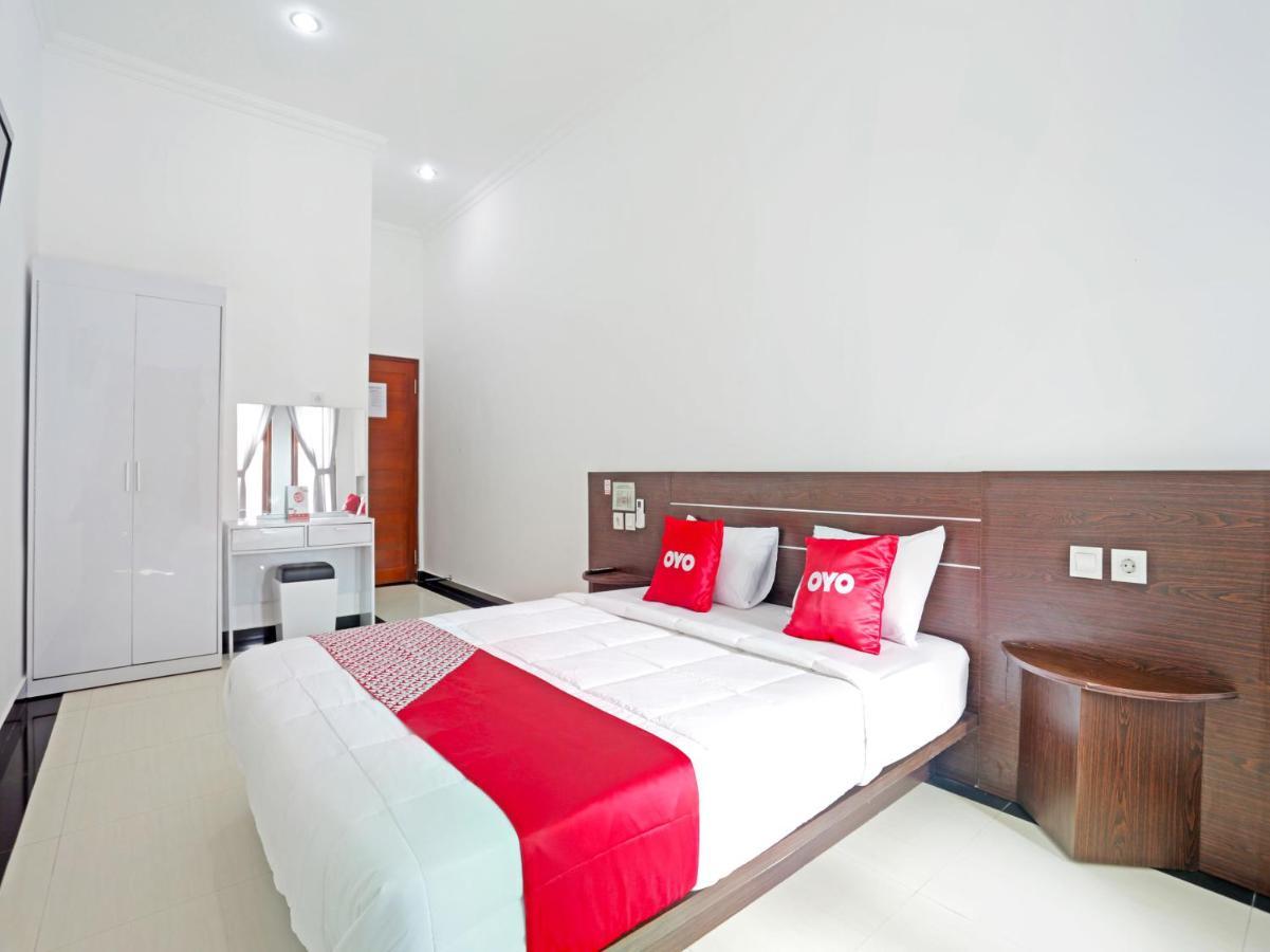 Oyo 90859 Cahaya Guest House Pesanggaran Kültér fotó