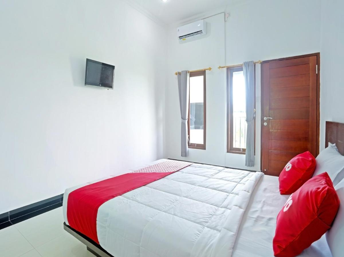 Oyo 90859 Cahaya Guest House Pesanggaran Kültér fotó